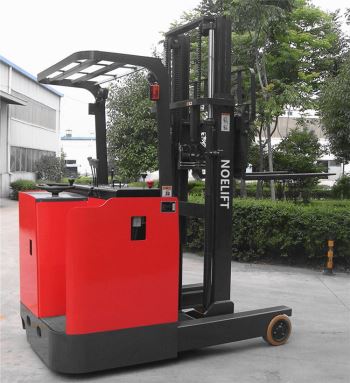 Νέο 1,5 τόνους 3000mm/4500mm κοντέινερ με ηλεκτρικό περονοφόρο όχημα που λειτουργεί με μπαταρία
